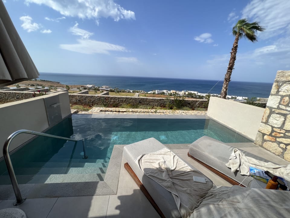 Pool The Royal Senses Resort, Curio Collection by Hilton