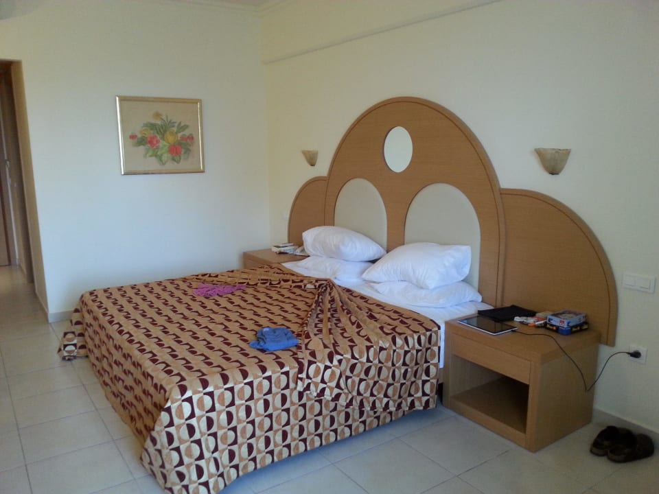 Bett Hotel Kalithea Horizon Royal