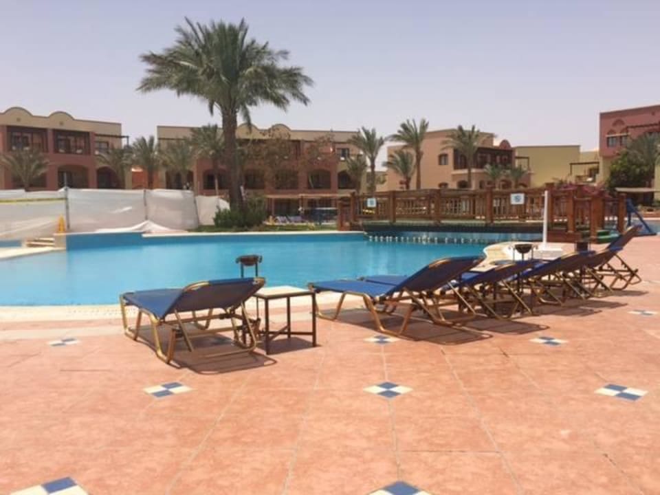 Poolaussicht auf Baulärm Jaz Makadi Saraya Resort