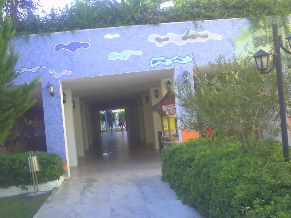 Gang unter der Straße außen Hotel Süral Resort
