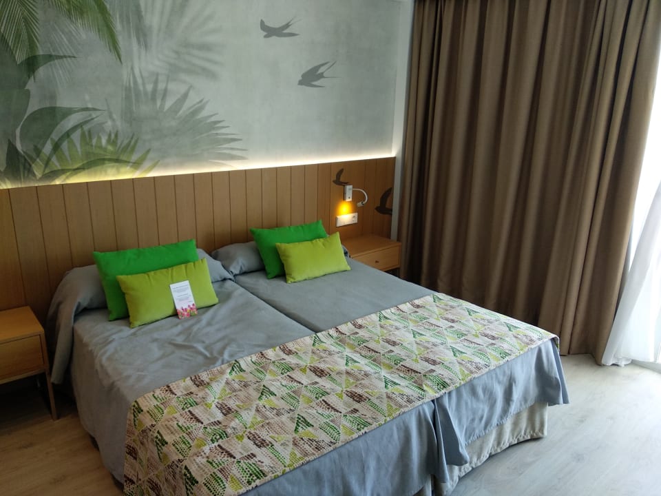 Zimmer Universal Hotel Castell Royal