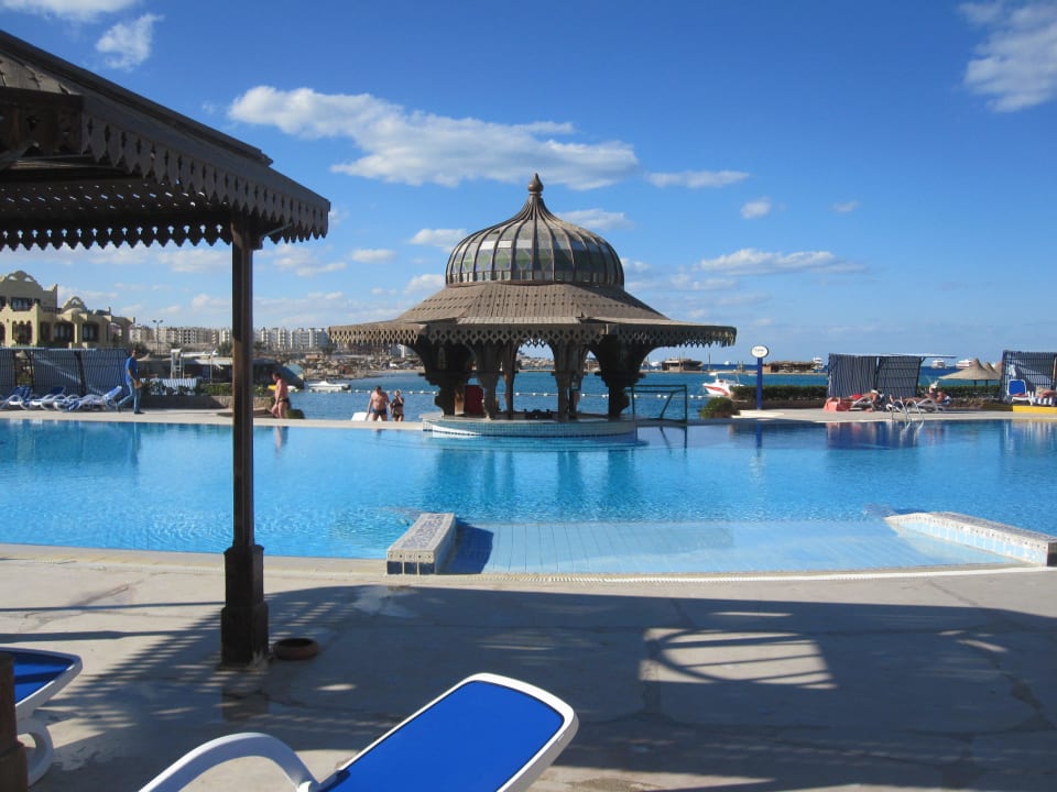 Swimming pool and pool bar Sunny Days Palma De Mirette Resort & Spa