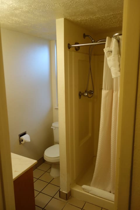 Zimmer Days Inn Maui Oceanfront Inn