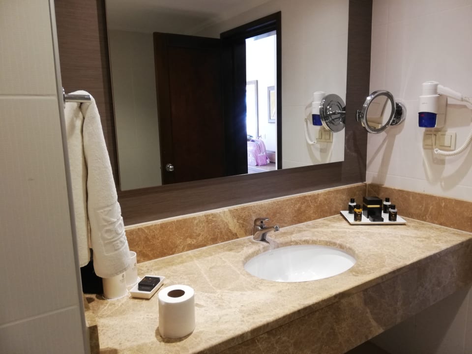 Zimmer Kamelya Aishen Club