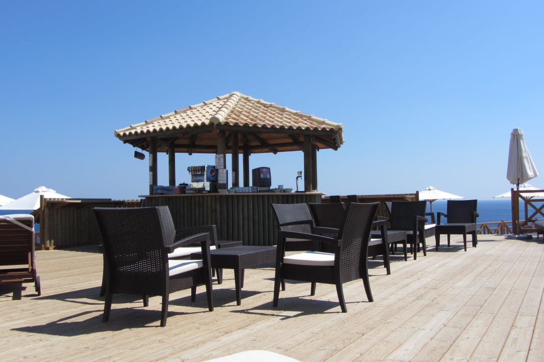 Sitzecke auf den Sonnenterrassen Hotel Kalithea Horizon Royal