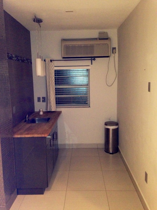 Die kahle Küchenzeile Hotel Eva