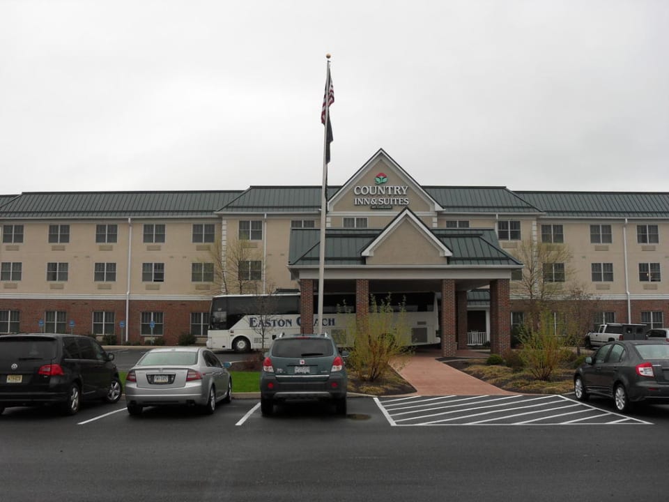 Blick vom Parkplatz Hotel Country Inn & Suites By Carlson Lewisburg