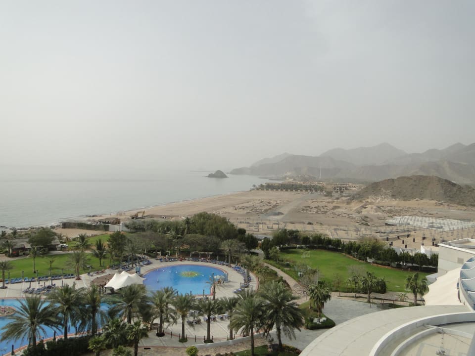Wasser, Sand, Berge Hotel Le Meridien Al Aqah Beach Resort