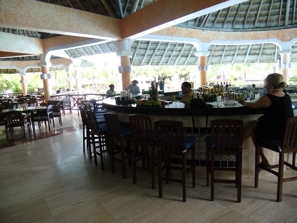 Die Poolbar mit Restaurant Grand Palladium Kantenah Resort & Spa