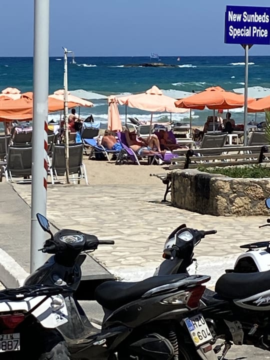 Strand Nami Hotel & Suites