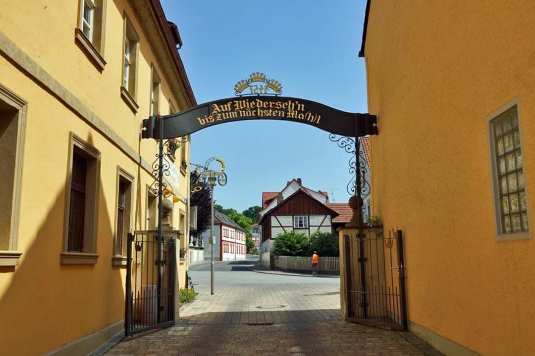 Markante Ein&Ausfahrt Hotel & Brauereigasthof Drei Kronen