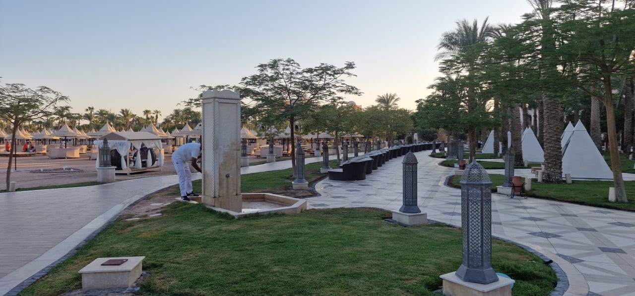 Gartenanlage The Grand Palace - Adults only