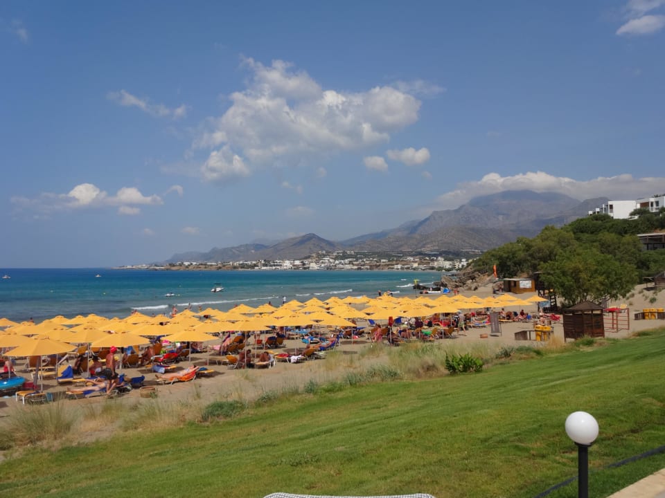 Blick auf Strand Atlantica Mikri Poli Crete
