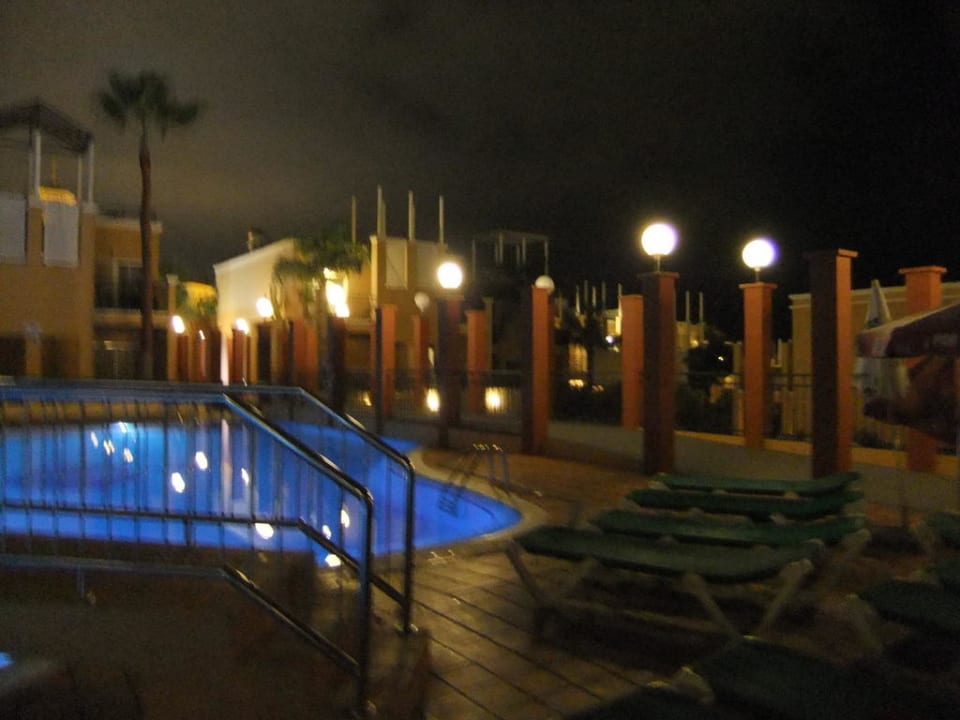 Pool bei Nacht Los Olivos Beach Resort