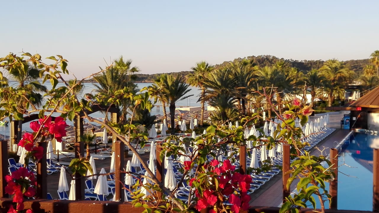 Strand Emelda Sun Club