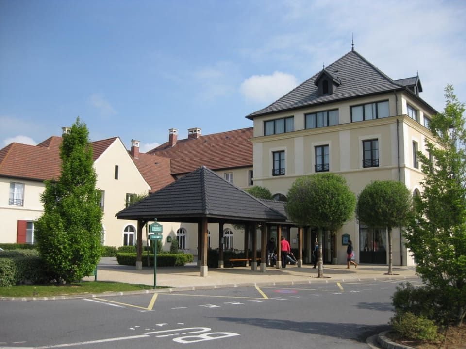 Außenansicht Campanile Val de France