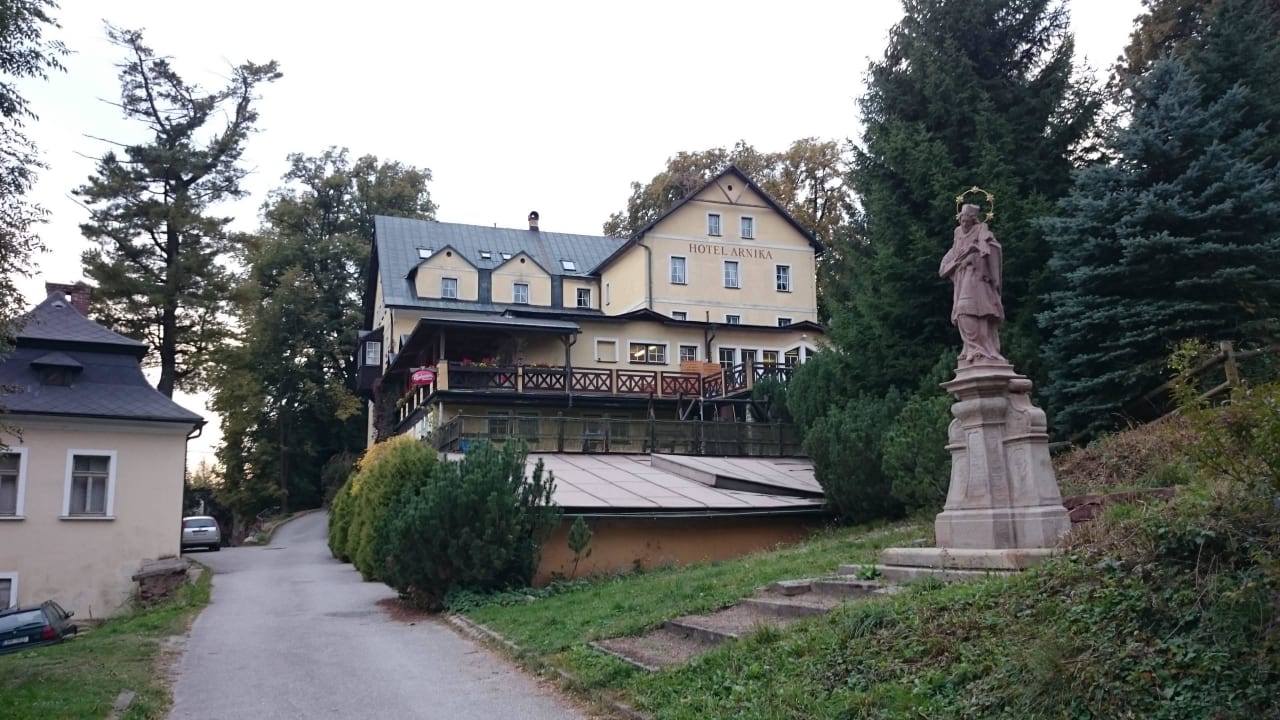 Příjezd k hotelu Hotel Arnika