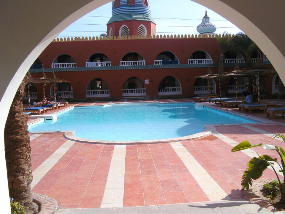 Einer der ruhigeren Pools Pickalbatros Alf Leila Wa Leila Resort - Neverland Hurghada