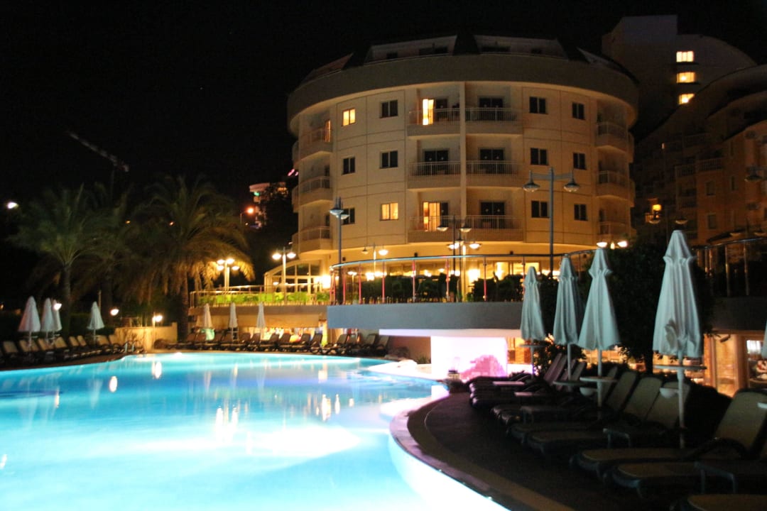 Pool bei Nacht Side Sun Hotel