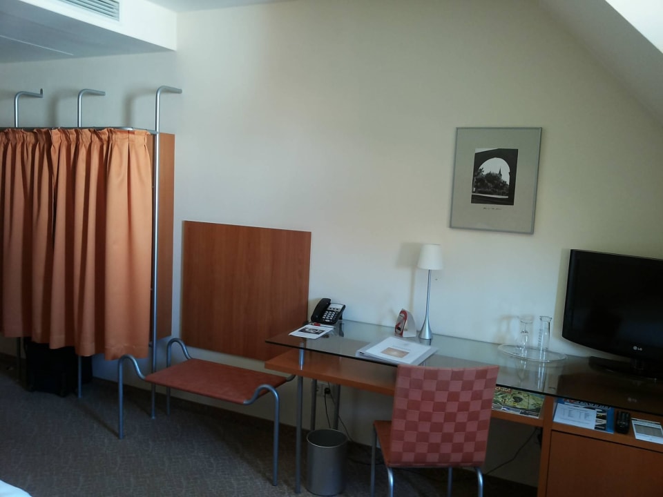 Garderobe, Schreibtisch Hotel Krämerbrücke Erfurt
