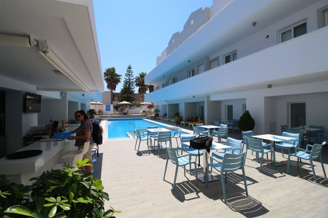 Pool mit Poolbar Sentido More Meni Residence & Suites