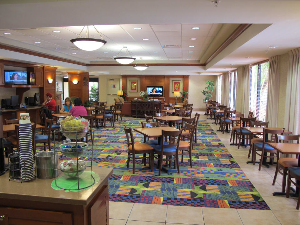 Großer Frühstücksraum Best Western Plus Kendall Hotel & Suites