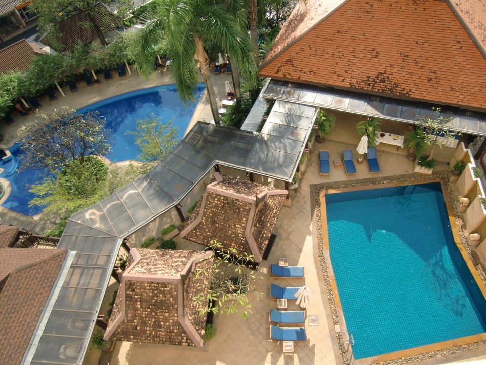 Blick aus Zimmer auf beide Pools Hotel The Imperial Mae Ping