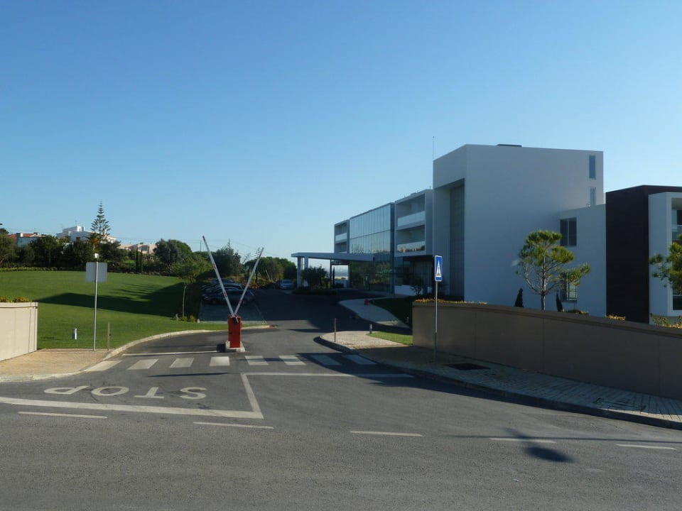 Blick durch die Zufahrt Iberostar Selection Lagos Algarve