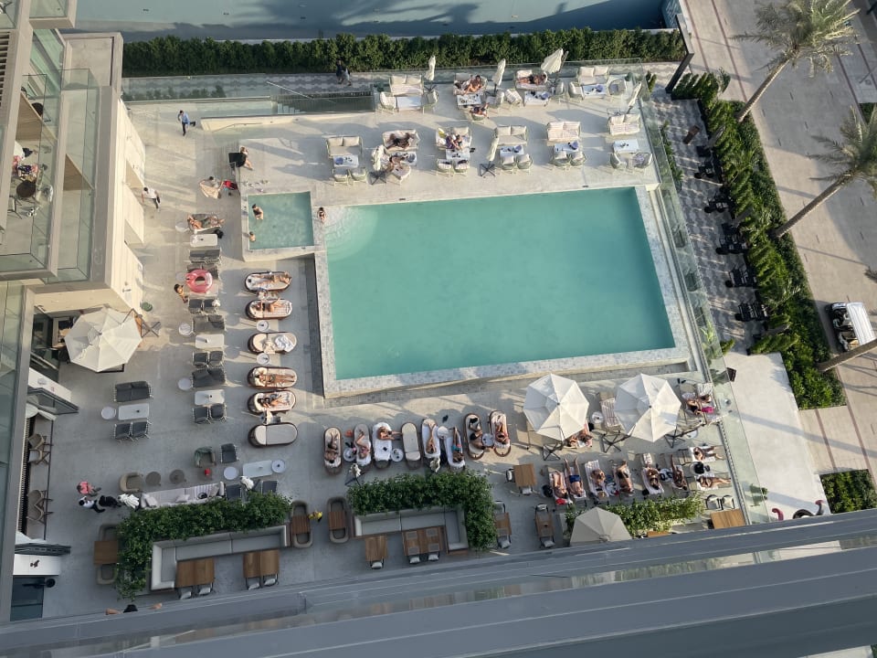 Pool Radisson Beach Resort Palm Jumeirah