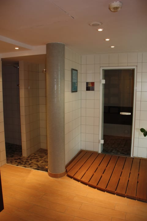 Dampfbad mit Duschbereich Novotel Hamburg City Alster