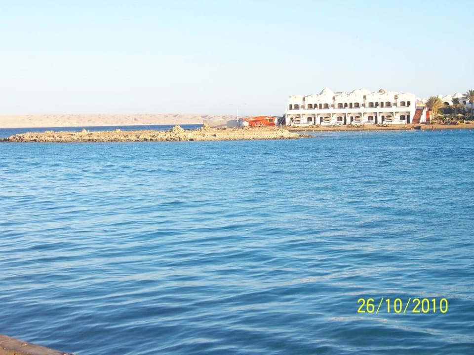 Kleine Insel in einer der Buchten Arabia Azur Resort