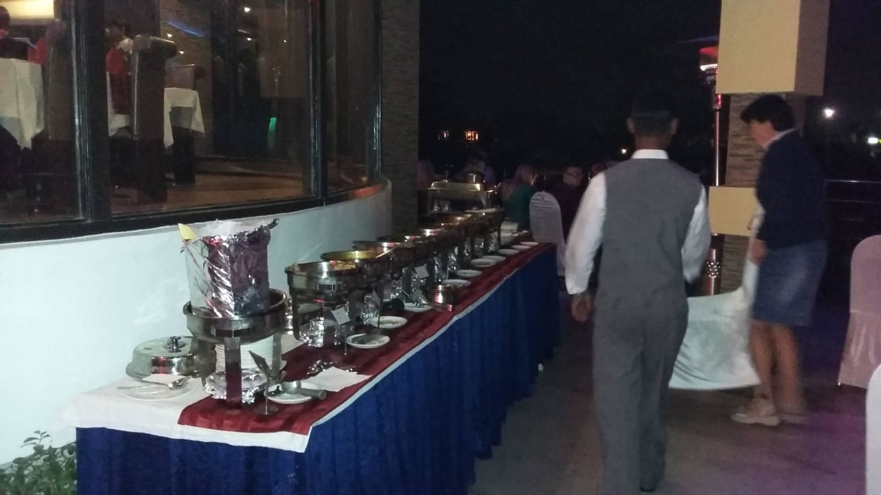 Bufet na dachu Hotel Pushp Villa