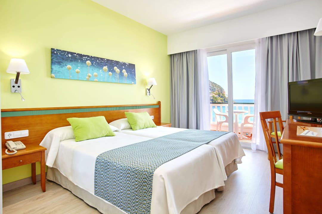 Double room sea view Universal Hotel Laguna