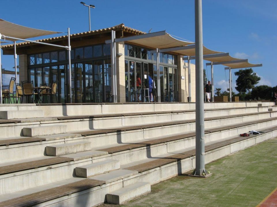 .. die Sportbar ROBINSON CALA SERENA