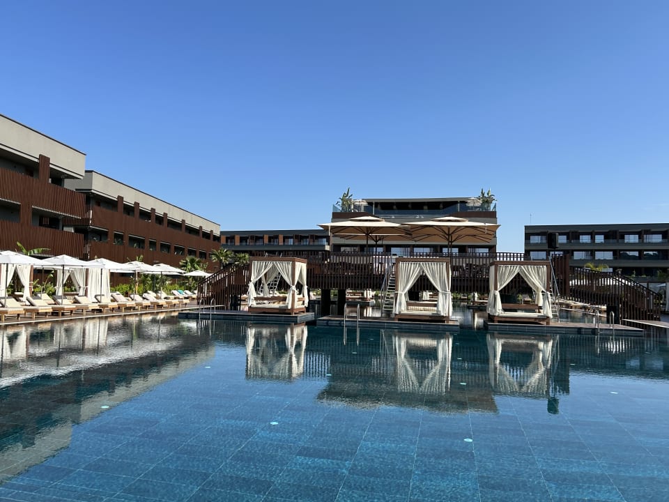 Pool Jacaranda Luxury Resort