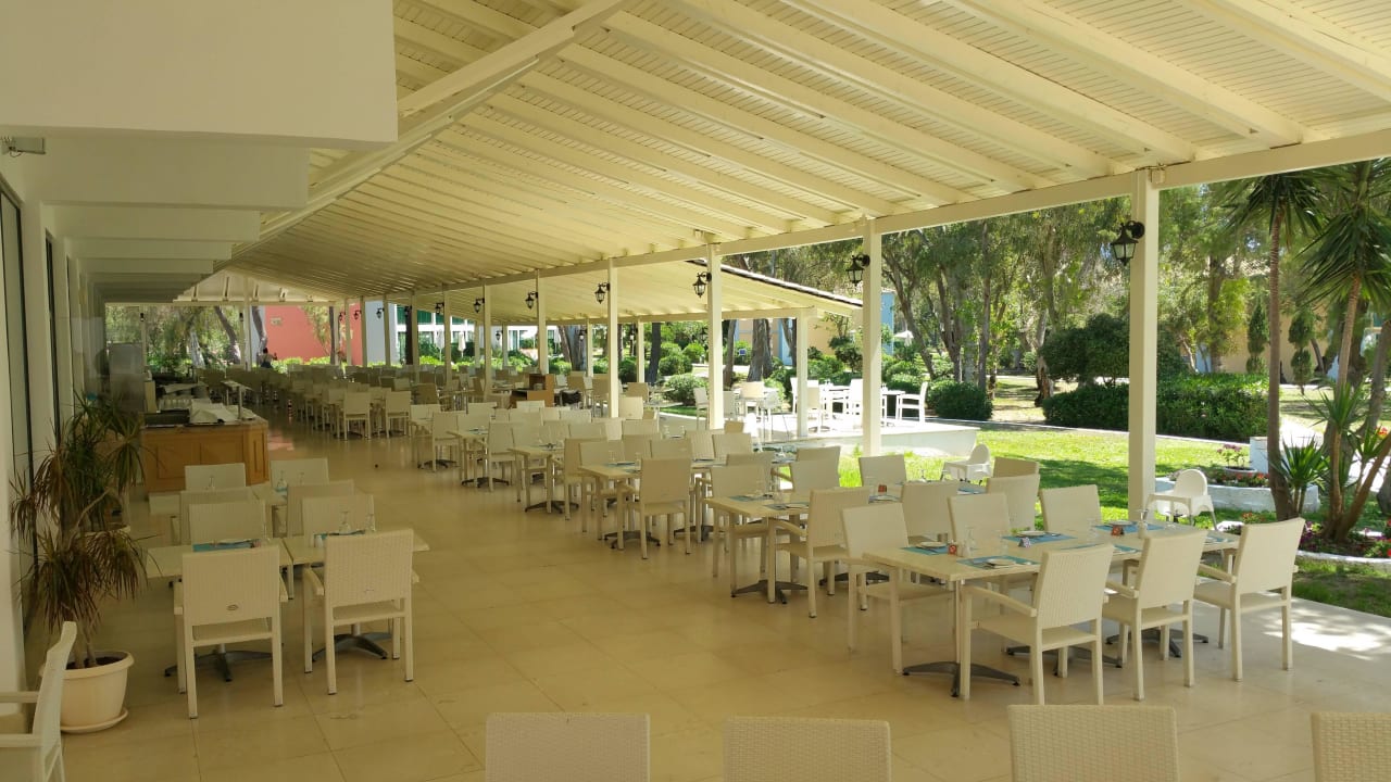 Außenbereich des Restaurants Domes Aulūs Zante, Autograph Collection