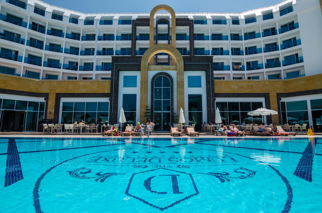 Pool The Lumos Deluxe Resort Hotel
