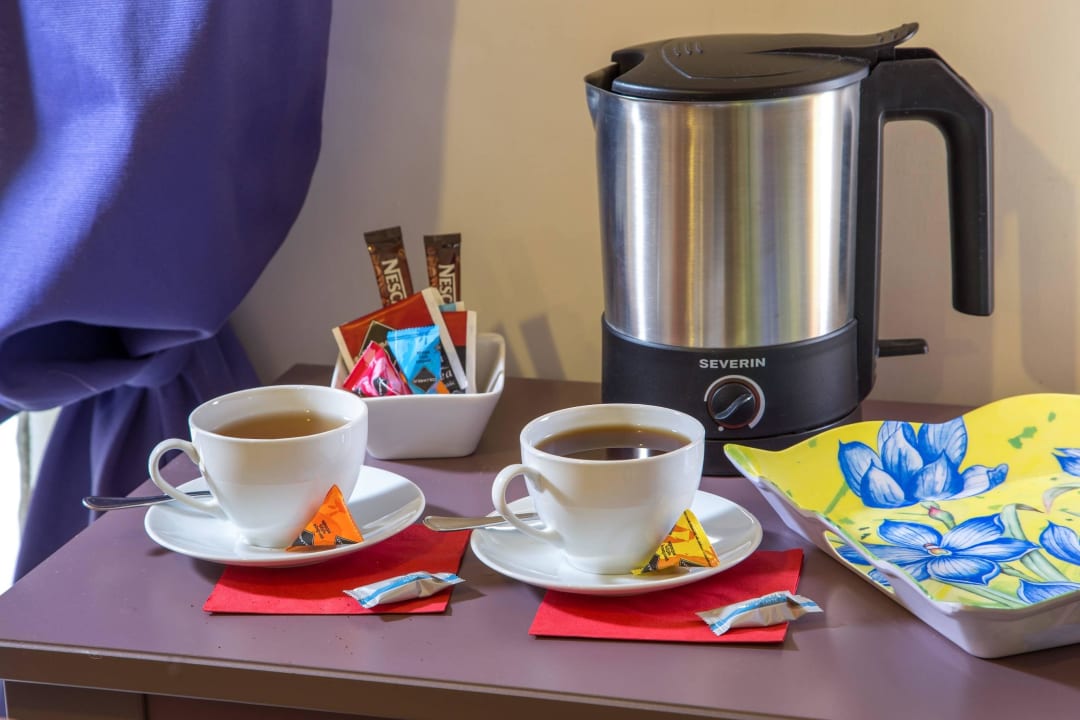 Kettle Tray Roma Central Guest House