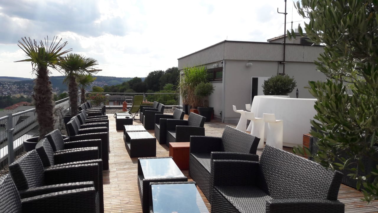 Noch wenig los auf der Dachterrasse Vitalhotel König am Park