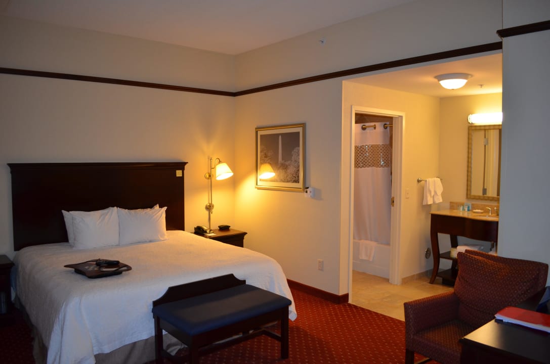 Sehr großes Zimmer mit King-Bett Hotel Hampton Inn & Suites Washington Dulles International Airport