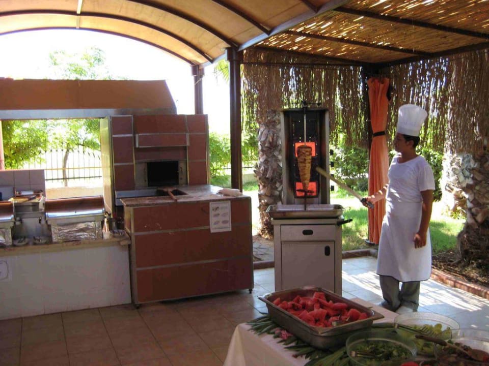 Mittagessen in Garten Aydinbey Famous Resort