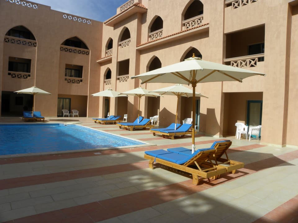 Бассейн внутри Pickalbatros Aqua Park Resort - Hurghada