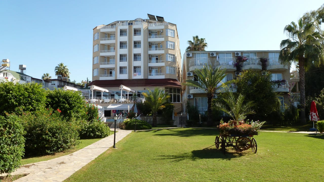 So sieht man das Hotel vom Strand aus  Incekum Su Hotel