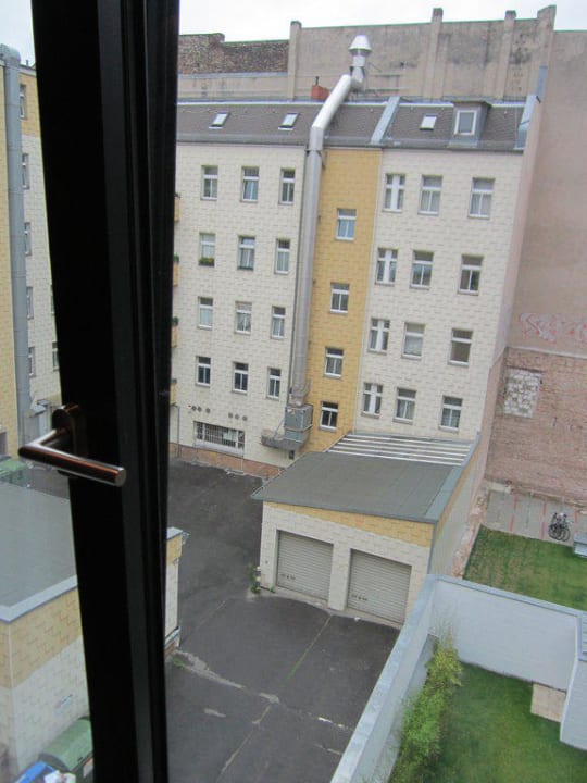 Ausblick vom Zimmer Hampton by Hilton Berlin City West