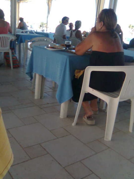 Kaputte Stühle  Hotel Bravo Djerba