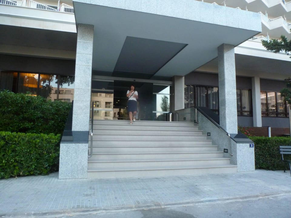 Eingang BG Hotel Caballero