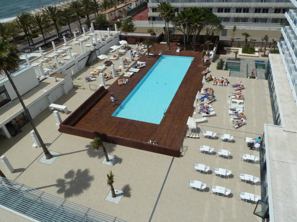 Aussicht auf den Pool Iberostar Waves Bahia de Palma