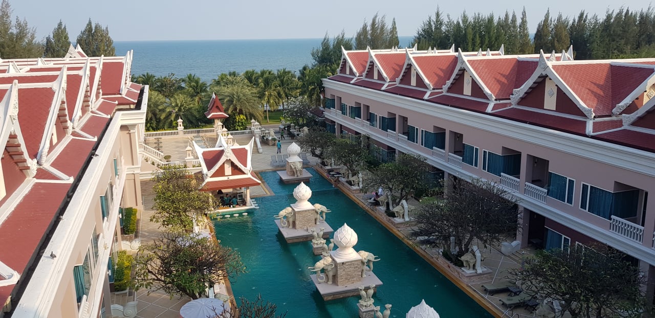 Pool Hotel Grand Pacific Sovereign Resort & Spa