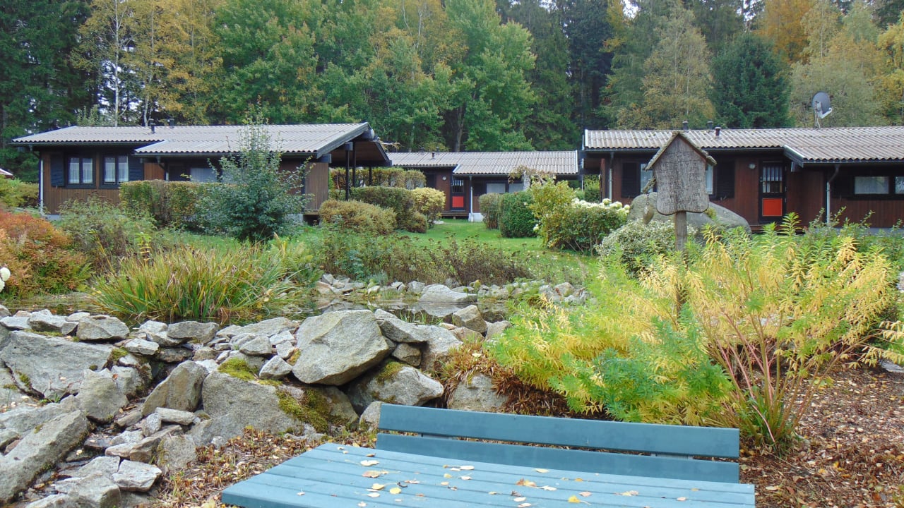 Außenansicht Idyllische Ferienhäuser am Waldrand