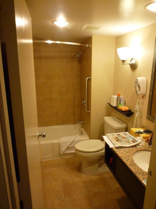 WC Holiday Inn Hasbrouck Heights